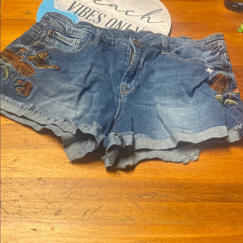 Denim Butterfly Embroidered Women's Shorts - Blue